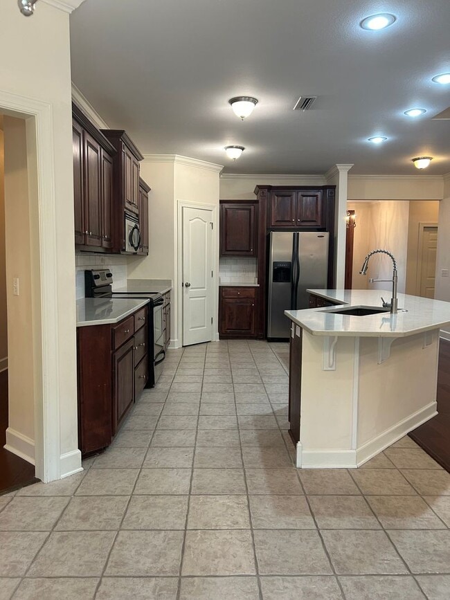 Building Photo - Tartan Pines, Rosemount Court, Enterprise, AL