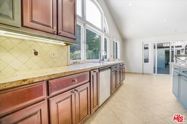 Building Photo - 114 S Layton Dr