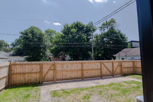 Building Photo - 1345 N Olney St