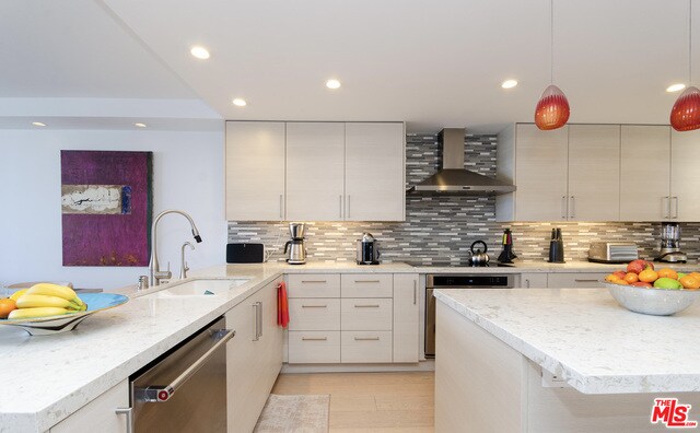 Building Photo - 4335 Marina City Dr