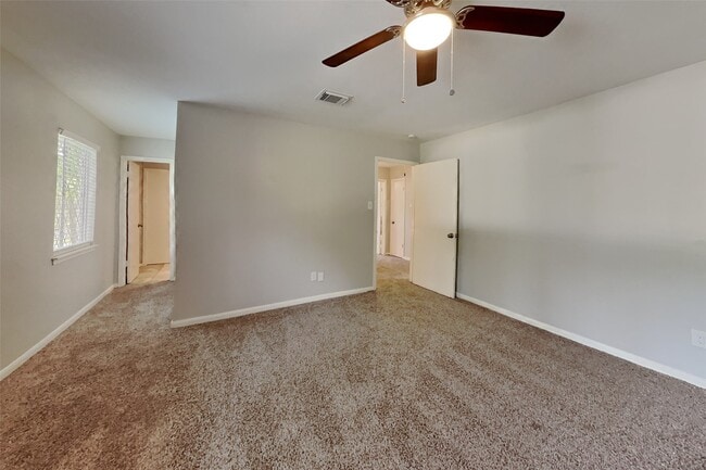 Building Photo - 14922 Spring Lake Dr
