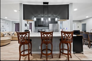 Building Photo - 325 Falcon Dr