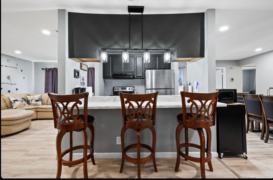 Primary Photo - 325 Falcon Dr