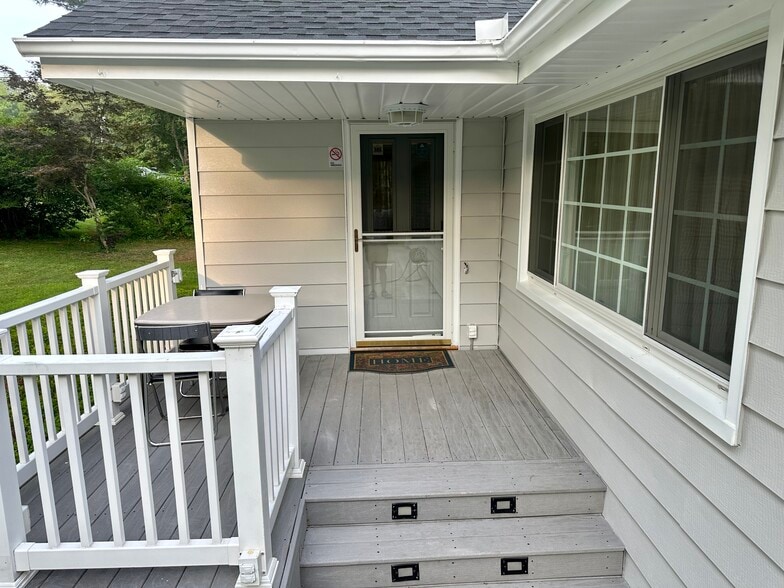 Building Photo - 160 Sunset Dr