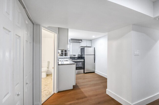Building Photo - Columbia Heights Apartment | 1 Bed | 1 Bath | 450 Sf