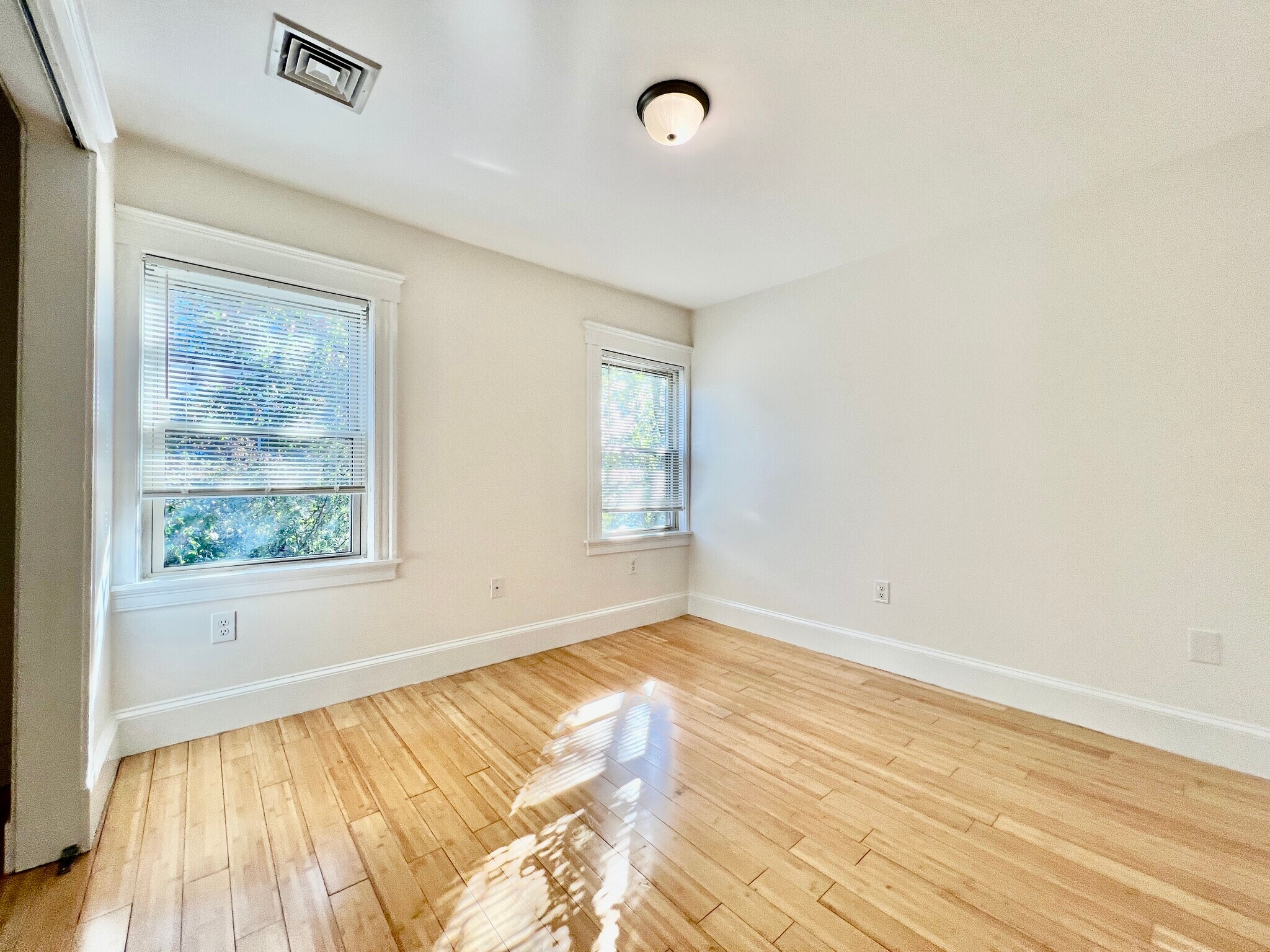 Building Photo - 13 Centre St