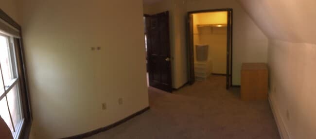 Building Photo - 11016 Magnolia Dr