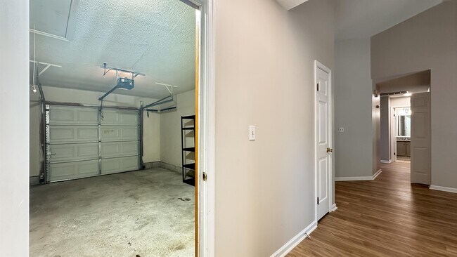 Building Photo - 5568 Annandale Dr