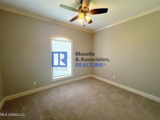 Building Photo - 3 bedroom/2 bath house in 042 Brandon!