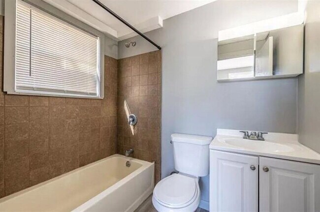 Building Photo - 171 Loudon Rd