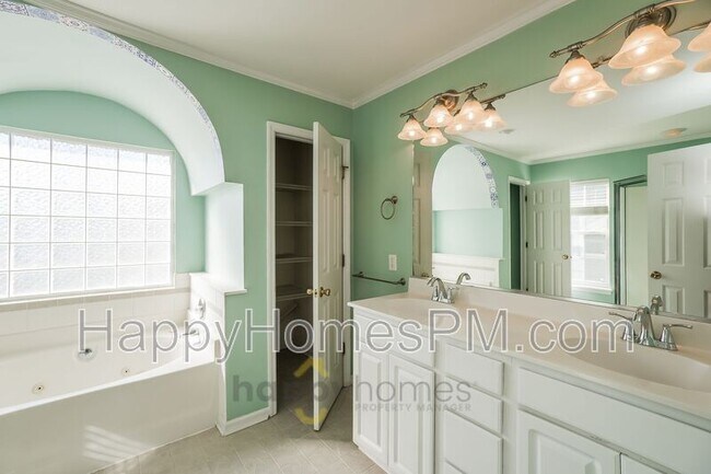 Building Photo - 941 Clearspring Dr