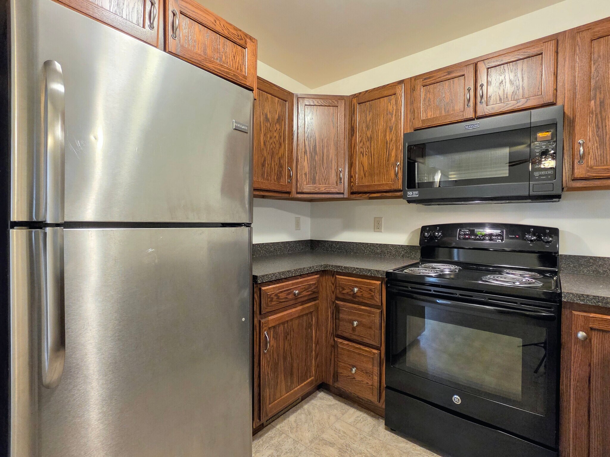 Building Photo - 14 Gable Dr