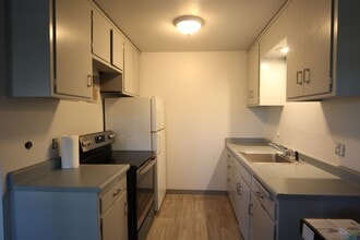 Building Photo - 2 Bedroom near Champion Golf Course!