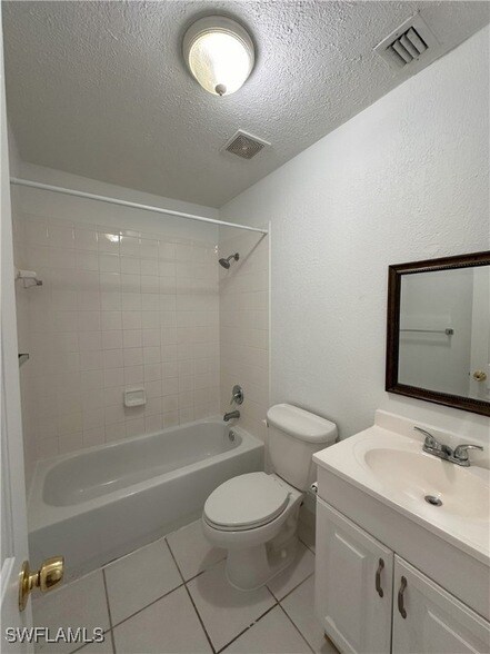 Building Photo - 4629 Bayshore Dr