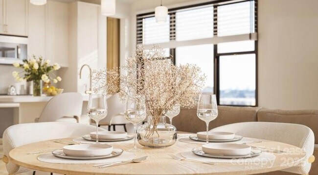 Building Photo - 255 W Bland St