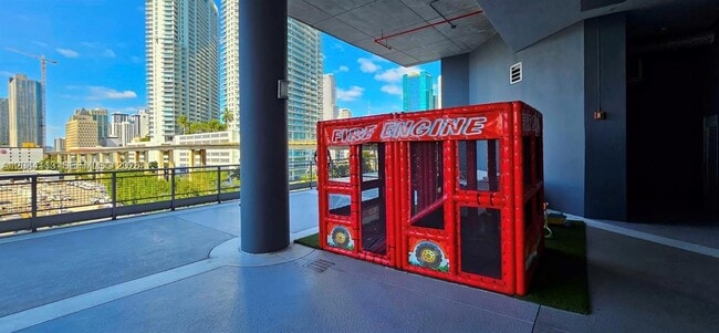 Building Photo - 690 SW 1st Ct