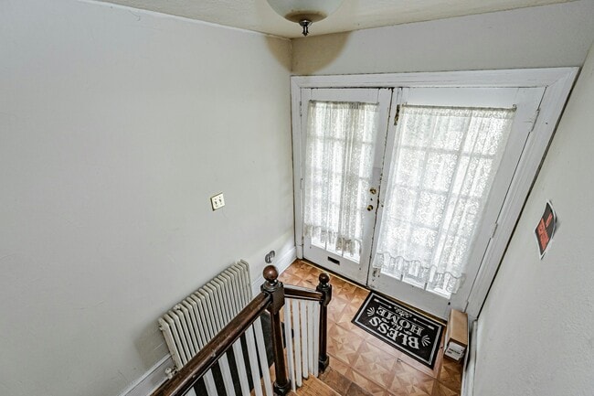 Building Photo - 1022 W 48th St