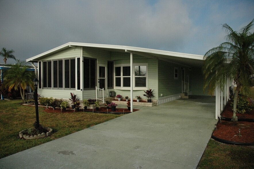 Building Photo - 23 Kinsmen Dr