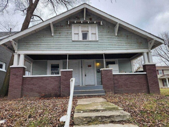 Primary Photo - 608 N Dearborn St