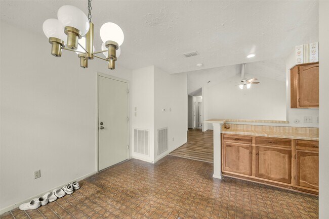 Building Photo - 16323 Summer Dawn Ln