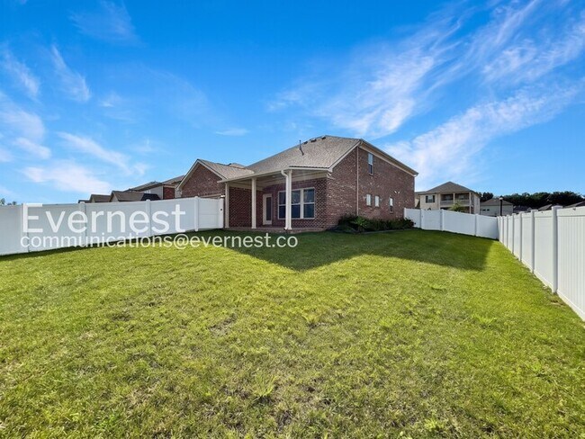 Building Photo - Spacious 4Beds 3.5Bath Single Family Rental with Modern Amenities / Available Now!