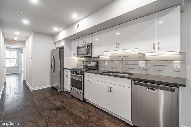 Building Photo - 752 S 8th St