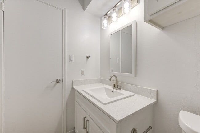Building Photo - 22323 Indian Ridge Dr