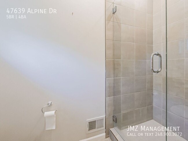 Building Photo - 47639 Alpine Dr