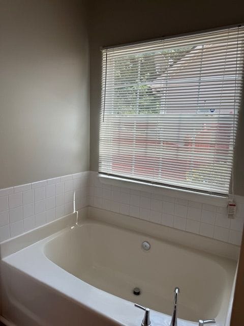 Building Photo - Welcome to this beautiful 3-bedroom, 2-bat...