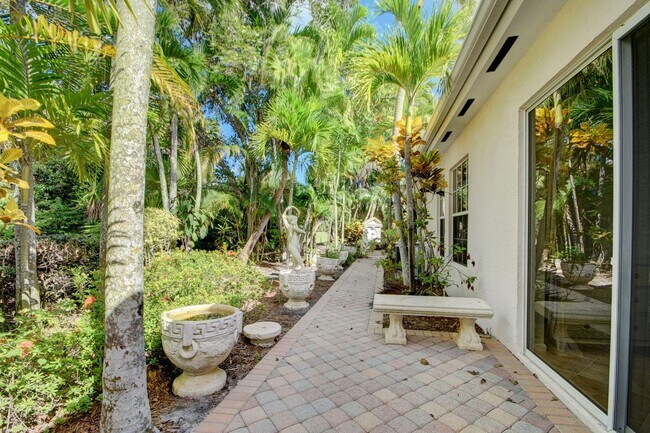 Building Photo - 9185 Baybury Ln