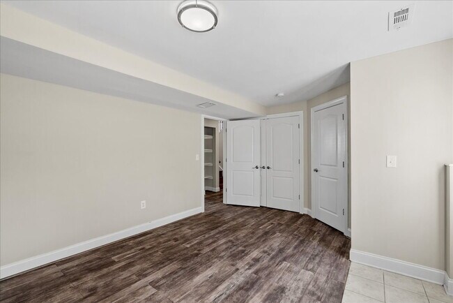 Building Photo - Available Now – Renovated 5BR / 3BA Home in Quiet Sterling Cul-de-Sac