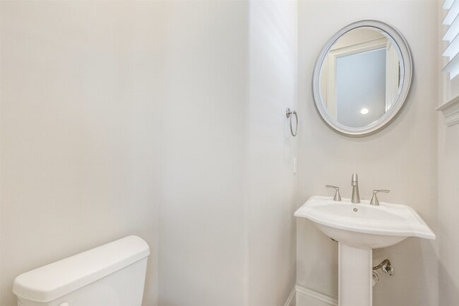 Building Photo - 2301 Park St