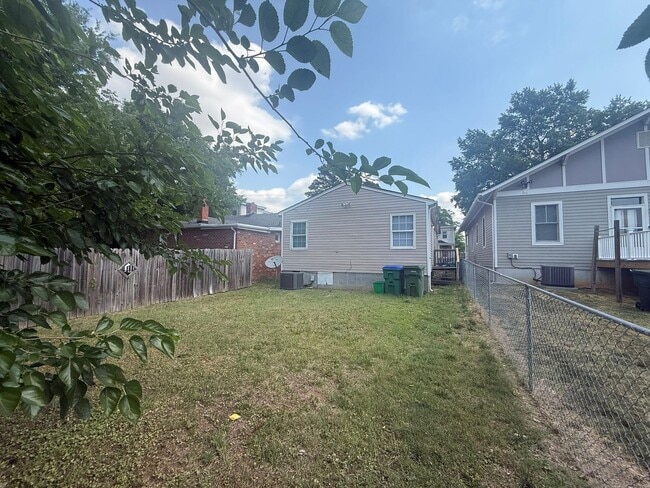 Building Photo - 4-bedroom, 2 full bathroom, 1 story house