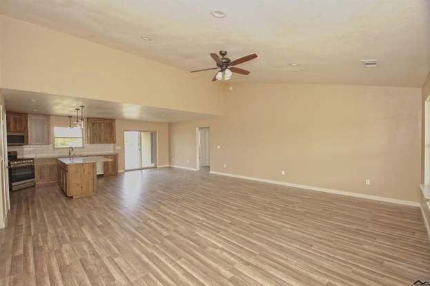 Building Photo - 8435 Buena Vista Ave