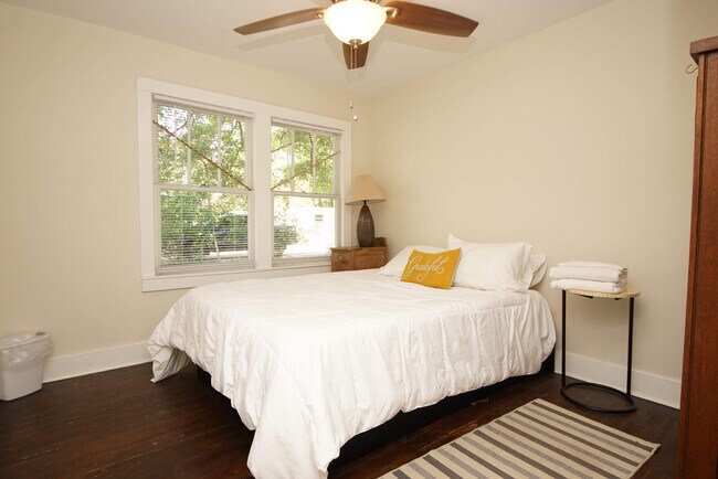 Building Photo - 37 Magnolia Ave SE