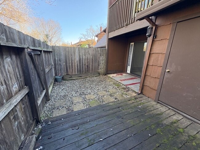 Building Photo - Beautiful 2-bedroom, 1.5-bath Townhome in the heart of Rohnert Park