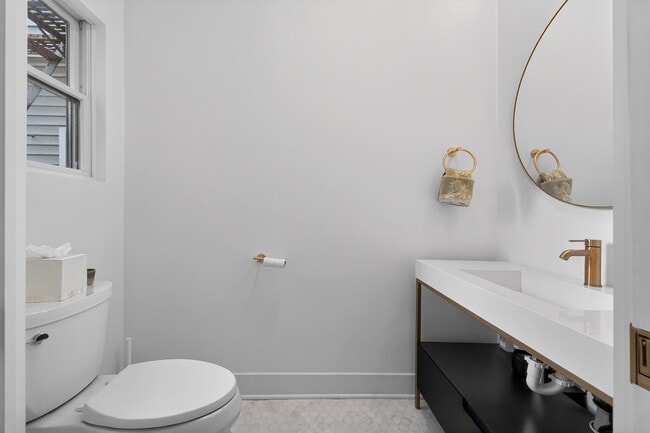 Building Photo - 303 4th St