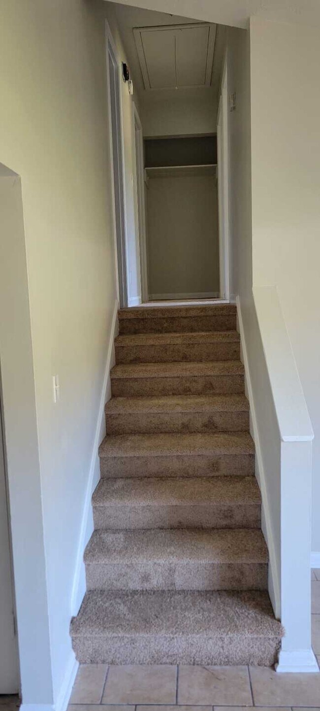 Building Photo - Three Bedroom Split Level Home/Unfinished Basement