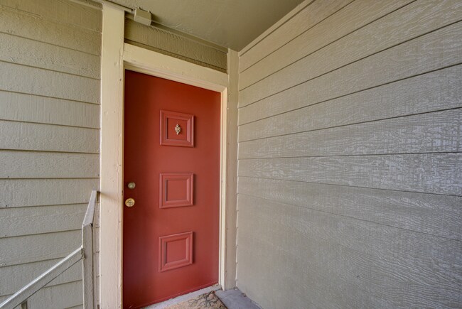 Building Photo - 2BR/2BA Charming Condo in Denver!