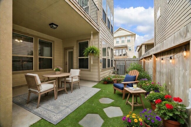 Building Photo - 8612 Cedardale Park Dr