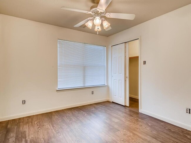 Building Photo - 200 Buttercup St