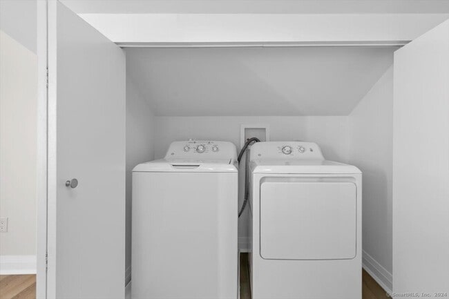 Building Photo - 972 State St