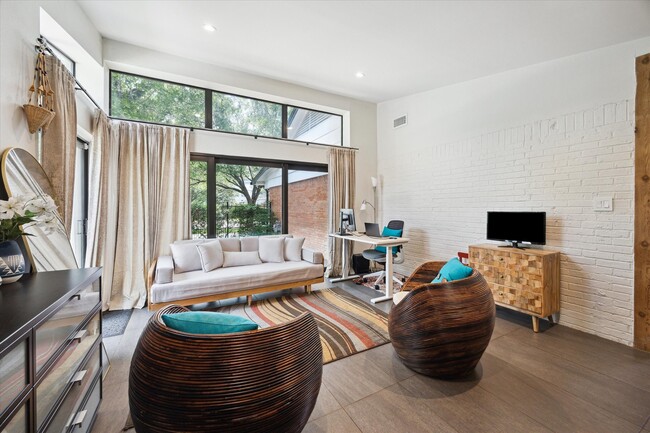 Building Photo - 1902 Chimney Rock Rd