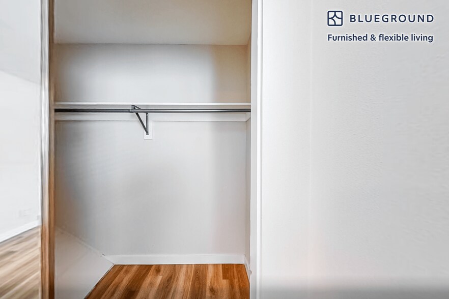 Building Photo - 2106 Manhattan Beach Blvd