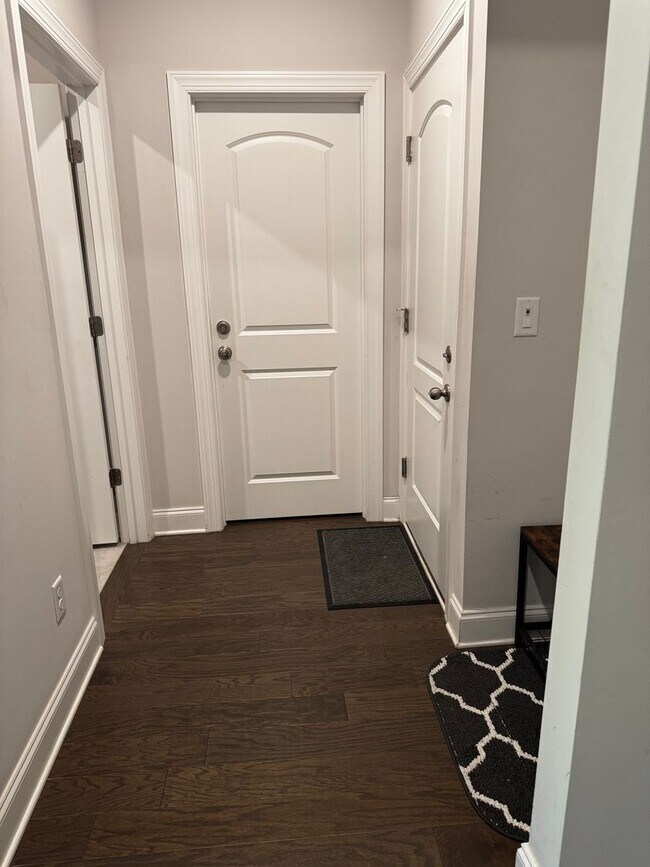 Building Photo - Newly build full furnished 3 bed 2 bath ho...