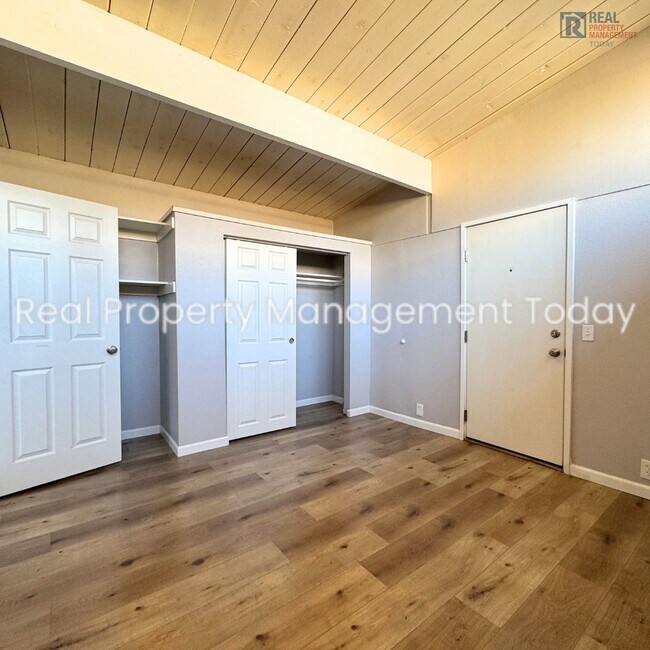 Building Photo - Perez - 105 (Cascade Group - Gold)