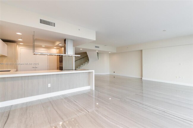 Building Photo - 17111 Biscayne Blvd