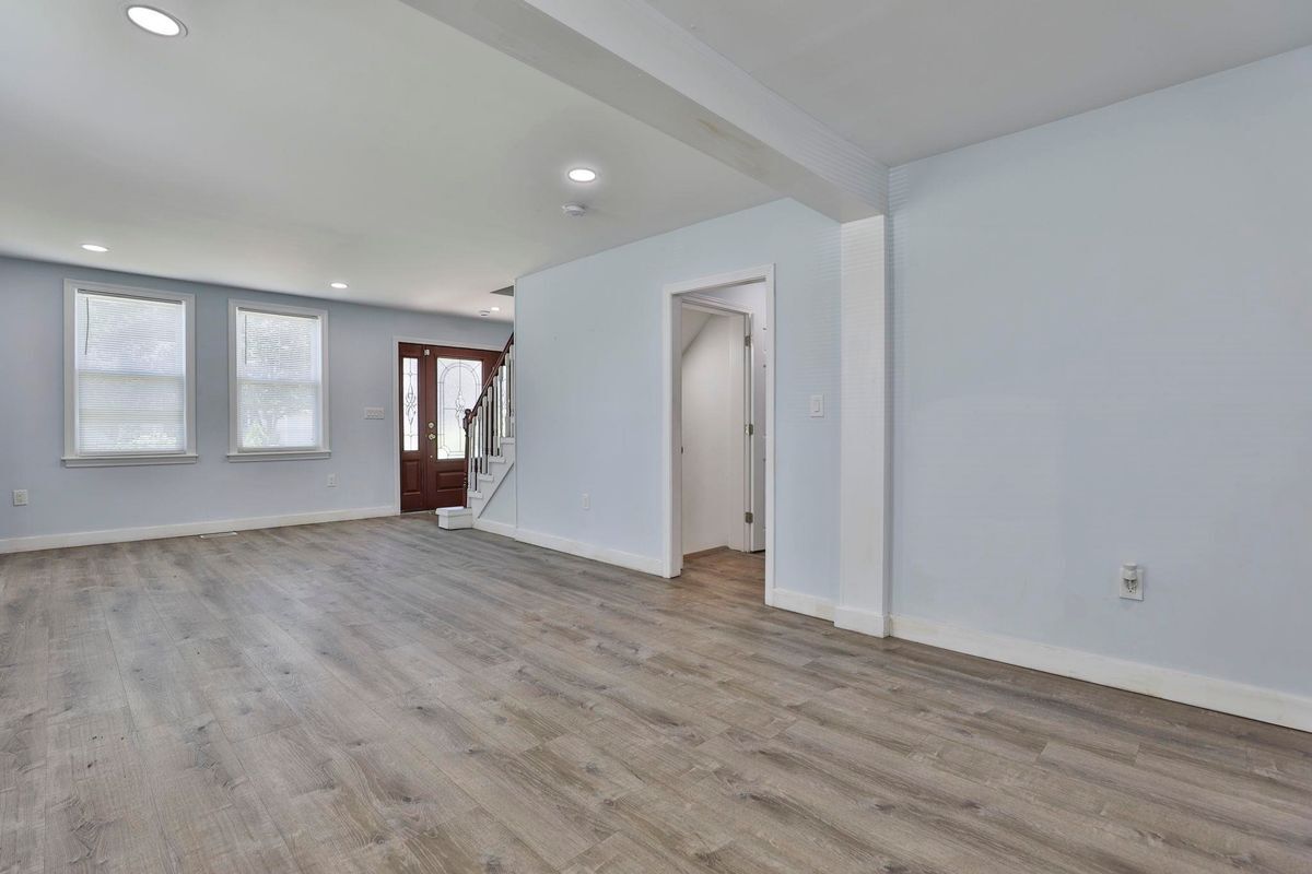 Building Photo - 151 Tolles St