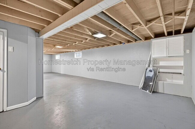 Building Photo - 2247 Hollis Dr