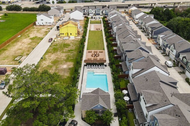 Building Photo - 16030 Mason Run Dr